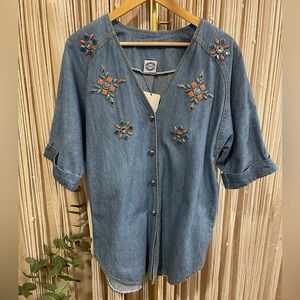 Vintage denim short sleeve button down shirt w/ a western vibe by Bingo! Bingo!